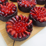 Дрожжевые пирожки на сковороде с зеленью и яйцом