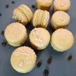 Рождественский кекс с клюквой и миндальным кремом