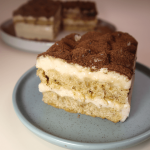 Макарон «Имбирный латте с брусникой»